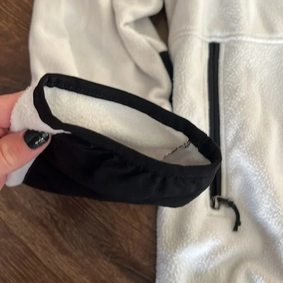 North face quarter zip fleece - Picture 3 of 8